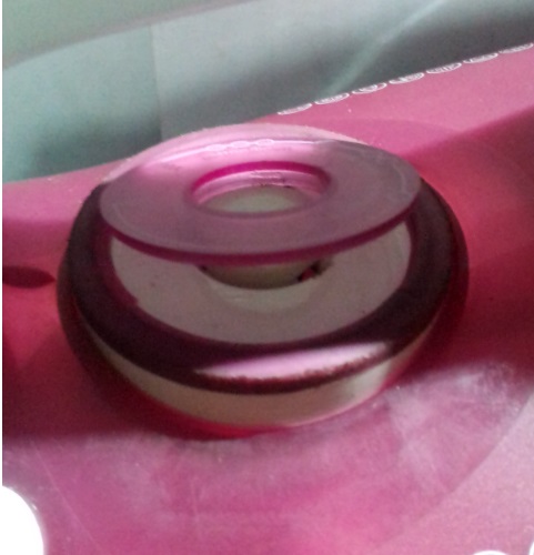 2. Когда кольцо слегка приподнимется - оно легко демонтируется руками. steam iron redmond ri c233 how disasm step 2 by hands.